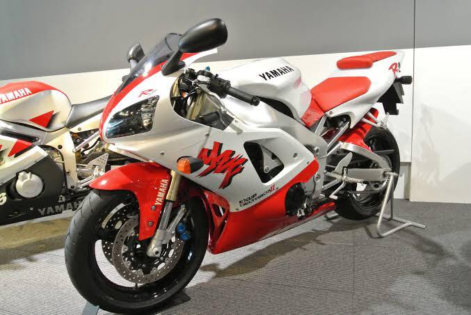 Yamaha R1 first model